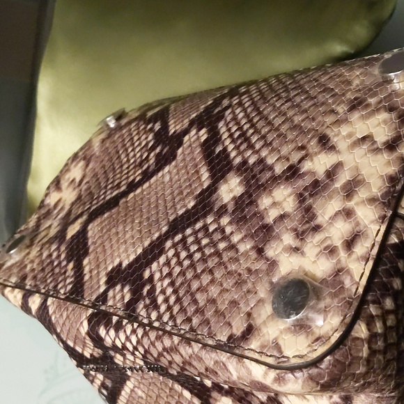 EUC Michael Kors Animal print bucket bag in grey, white and black - Picture 3 of 8